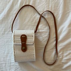 Collection Eighteen Rattan Purse With Floral Lining | White And Tan | Nwot | No Stains Or Tears Noted | Smoke Free | Shell: 100% Rattan And Lining And Trim: 100% Polyester Rattan Purse, Tan Color, Women Collection, Shells, Bag Lady, Purse, Trim, Floral, Women Shopping