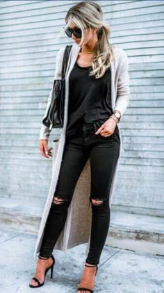 Look Hippie Chic, Casual Weekend Outfit, Chique Outfits, Black Ripped Jeans, Winter Chic, Black Women Fashion, Weekend Outfit, Fashion 2018, Fall Fashion Trends