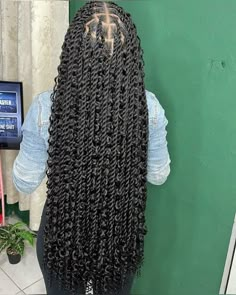 Island Twist With Curls Medium, Knotless Twist With Curls, Braids Hairstyles For Summer, Knotless Senegalese Twist, Boho Senegalese Twist, Island Twist Braids, Medium Twist Braids, Boho Braids Hairstyles, Twist Braids Hairstyles