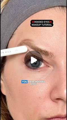 Make Up Eyes Tutorial, Makeup For Droopy Eyes, Hooded Eyes Makeup, Eyes Makeup Tutorial, Make Up Techniques, Red Hair Looks, Natural Eye Makeup Tutorial, Eyes Tutorial