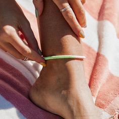 Sandy feet look better with an anklet! Add this anklet to your summer jewelry collection. 100% waterproof Wax-coated Stretch anklet Pura Vida supports artisans worldwide.