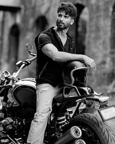 Men With Bike Photoshoot, Royal Enfield Photoshoot Men, Poses With Bike, Motorcycle Photography Male, Bike Pose, Male Portrait Poses, Men Poses, Men Fashion Photoshoot, Biker Photography