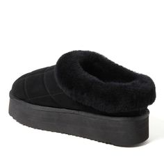 Trust us: they're as cozy as they look. With genuine shearling offering all over comfort and genuine suede providing proven indoor/outdoor durability, these clogs are a must for relaxing anytime, anywhere. Adorned with quilted details and a plush cuff, you're sure to stay cozy with these memory foam clogs. Outfit Wedding Guest, Slide Slippers, Clog Slippers, Closed Toe Shoes, Platform Clogs, Oxford Heels, Platform Slippers, Comfortable Dress, Fashion Help