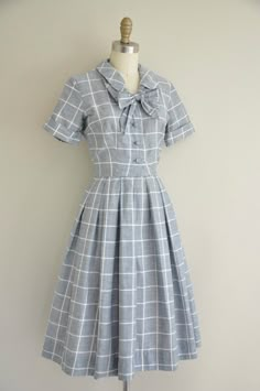 40s Mode, Plaid Bow Tie, Simplicity Dress, Vintage 1950s Dress, Bow Tie Dress, Look Retro, Vintage 1950s Dresses, Vintage Inspired Outfits, Plaid Bow