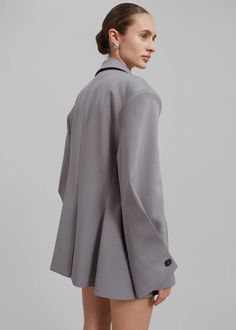 Pia Boxy Blazer - Grey – The Frankie Shop Boxy Blazer, The Frankie Shop, Frankie Shop, Fashion Sewing, Flap Pocket, Welt Pocket, Woven Fabric, Sleeve Length, Blazer