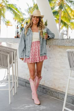 Light Pink Cowgirl Boots Outfit, Country Outfits Midsize, Pigeon Forge Tennessee Outfits, What To Wear To Dollywood, Strawberry Festival Outfits, Cowgirl Boots And Shorts, Pink Nashville Outfit, Pink Outfit Photoshoot