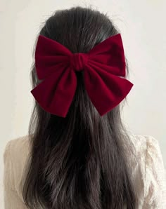 Pita Merah, Red Hair Clips, Holiday Hair Accessories, Knot Hair, Dark Red Hair, Holiday Hairstyles, Casual Hairstyles