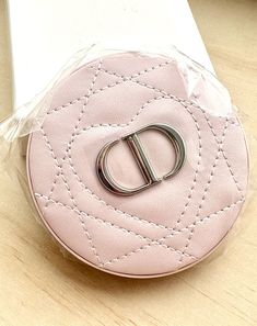 a pink purse with the letter d on it