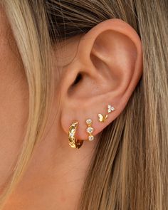 Gold Three Crystal Flower Earring Studs Vermeil Size approx. 0.2 inch Earrings For 4 Holes, Earrings Aesthetic Cartilage, Peircings Earring Three, Triples Earring Combos, Earrings 4 Holes, Three Piercing Earrings, 4 Peircings Earring Ideas, Multiple Ear Piercings Aesthetic Classy, Ear Piercing Inspo Gold