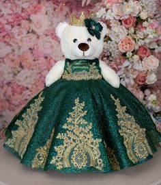 Green last teddy bear for quinceanera Emerald Green Quinceanera Theme, Green Quinceanera Theme, Quinceanera Guest Book, Green Teddy Bear, Green Quinceanera, Quince Themes, Green Quinceanera Dresses, Quinceanera Themes Dresses, Cake Knife Set