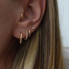 Minimalist Ear Piercings, Cool Ear Piercings, Pretty Ear Piercings, Cute Ear Piercings, Sapphire Earrings Studs, Dope Jewelry, Jewelry Lookbook, Girly Jewelry, Dream Jewelry