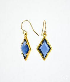 We're celebrating the month of September with beautiful Kyanite Quartz earrings! You can choose your favorite gemstone shape and size to fit your style. These earrings would make a great gift for birthdays or holidays, or if you just need a bit of vibrant dark blue in your jewelry fashion.The gemstones are listed in the following order:1. Large Teardrop - 18 x 25mm2. Medium Teardrop - 9 x 13mm3. Small Teardrop - 6 x 9mm4. Small Round - 10mm5. Large Round - 18mm6. Diamond Prong - 8 x 13mm7. Prong