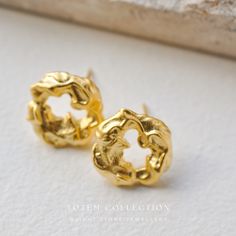 Golden Dragon Heart - Totem - Stud Silver Earrings Elegant Round Earrings With Artistic Design, Gold Earrings With Artistic Design, Modern Earrings With Unique Design For Gift, Gold Sterling Silver Earrings With Artistic Design, Gold Earrings With Artistic Design For Gift, Artistic Round Earrings For Gift, Artistic Design Round Earrings For Gift, Metal Earrings With Artistic Design For Gifts, Fusion Style Artistic Earrings For Gift