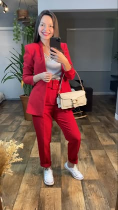 Old money gamine Blazer Off White, Red Pants Outfit, Spring Time Outfits, Outfit Blazer, Dressy Fashion, Dress Indian Style, Classy Casual Outfits