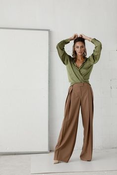 Elegance is the first thing you want to say when you see this image. The perfect combination of femininity and luxury Chic Brown Full Length Wide Leg Pants, Chic Brown Full-length Wide Leg Pants, Brown Full Length Wide Leg Pants For Formal Occasions, Elegant Brown Wide Leg Pants For Office, Elegant Wide Leg Culottes For Fall, Chic Brown Wide Leg Full Length Pants, Brown Wide Leg Full Length Pants For Formal, Brown Wide Leg Full Length Pants For Formal Occasions, Chic Brown Wide Leg Full-length Pants