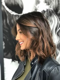 Cute Brunette Hairstyles Shoulder Length, Brunette Color Short Hair, Color One Length Hair, Dark Brown Partial Balayage, Short Brown Hair Wavy, Partial Highlights For Brunettes Caramel, Medium Brown Haircut, Short Hair Brown Balayage, Lob Hairstyle Ideas