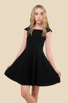 Aria Outfits, Black Flower Girl, Ella Jane, Graduation Dress Ideas, Middle School Dance, Minecraft Roleplay, Teen Dresses, Inspirational Quotes For Teens