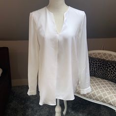 Tibi Silk Top. Nwt. Perfect Condition. V-Neck. Lined In Front. Measurements Taken Flat And Are Approximate. Armpit To Armpit: 18” Shoulder To Hem: 27.5” Pet Friendly And Smoke Free Home. Questions? Leave A Comment Below! White V-neck Top For Office, Chic Office Tops With Notched Neckline, Chic Notched Neckline Tops For Office, Chic V-neck Top For Business Casual, Chic V-neck Top For Spring Formal Events, Chic V-neck Top For Formal Spring Occasions, Spring V-neck Top With Notched Neckline For Work, Chic Spring Formal V-neck Top, Elegant V-neck Blouse For Brunch