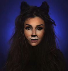 #maquiagem #maquiagemartistica #maquiagemhalloween #halloween #gata #cat #cathalloween #catmakeup #makeup #makeupartist #maquiagembrasil #glam #gata #maquiagemgata Women’s Cat Halloween Makeup, Cat Costumes Women Makeup, Scary Cat Makeup, Black Cat Makeup Halloween, Cat Makeup Halloween Pretty, Cat Woman Makeup, Cute Cat Makeup, Halloween Cat Makeup