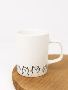 Cats Mug - Heyday Cat Mug Painting Ideas, Cat Mug Painting, Cat Mug Pottery, Coffee Mug Designs Creative, Mug Design Ideas Creative, Mug Painting Ideas, Mug Inspiration, Painted Cats, Clay Cafe