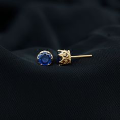 Détails du produit
Montrez votre gratitude envers votre mère en offrant ces boucles d'oreilles solitaires. Ces boucles d'oreilles sont ornées de saphir bleu créé, maintenu en serti couronne pour un attrait charmant. Ils sont fabriqués en or massif et dotés d'une fermeture à vis pour un ajustement sécurisé.

Informations sur le produit

SKU
SHP-Boucles d'oreilles062194570


Longueur
6,7 mm


Largeur
6,7 mm


Poids
1,56 g (environ)



INFORMATIONS SUR LE SAPHIR BLEU CR�ÉÉ PAR LE LAB

Nombre de pier Sapphire Solitaire, Solitaire Studs, Signature Jewelry, Gold Crown, Timeless Jewelry, Free Jewelry, Blue Sapphire, Gratitude, Solid Gold