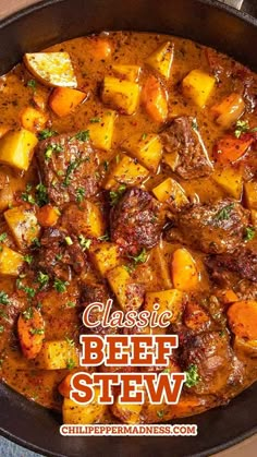 Classic Beef Stew in a skillet Classic Beef Stew Recipe, Best Beef Stew Recipe, Homemade Beef Stew Recipes, Best Beef Stew, Beef Stew Meat Recipes, Classic Beef Stew, Resepi Biskut, Crockpot Recipes Beef Stew, Easy Beef Stew