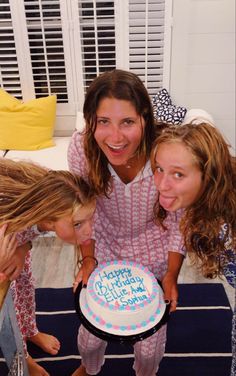 Cake Friends, Best Friend Photoshoot, Funfetti Cake