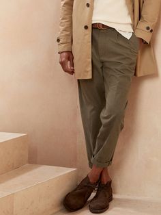 Relaxed Tapered Pant | Banana Republic Factory Fall Business Casual Chinos With Button Closure, Fall Chinos For Business Casual With Button Closure, Tailored Casual Chinos For Fall, Classic Tapered Bottoms For Spring, Spring Tapered Pants With Belt Loops, Casual Tailored Ankle-length Chinos, Tailored Ankle-length Casual Chinos, Classic Relaxed Fit Chinos For Fall, Casual Fall Business Bottoms