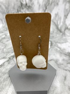 3D Printed Earrings Edgy Skull-shaped Earrings For Gift, Edgy Skull Shaped Earrings For Gift, Edgy Handmade Halloween Earrings, Edgy Handmade Earrings For Halloween, Edgy Adjustable Earrings For Halloween, Adjustable Gothic Skull Earrings, Edgy White Jewelry For Gifts, White Gothic Handmade Earrings, White Gothic Skull Jewelry