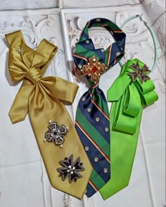 Diy Necktie Projects, Women Necktie, Tie Ideas, Necktie Crafts, Diy Tie, Tie For Women, Tie Crafts, Women Ties, How To Wear A Scarf