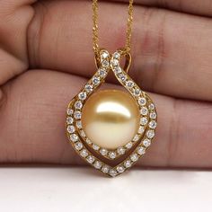 Pearls Jewelry Diy, Antique Necklaces Design, Diamond Pendent, Pearl Jewels, Jewelry Set Design, Diamond Jewelry Necklace, Diamond Jewelry Designs, Bracelets Gold Diamond