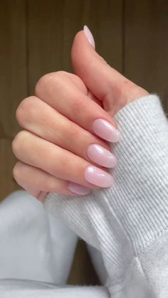 Pink almond nails Pink Short Almond Nails, Milky Pink Almond Nails, Pink Almond Nails, Summer Vacation Nails, Nail Parlour, Short Almond Nails, Subtle Nails