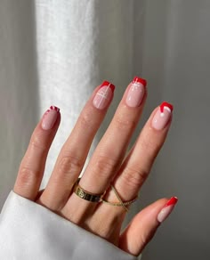 Modern Christmas Nails Design, Nail Ideas For Christmas, Festive Nail Ideas, Santa Hat Nails, Santa Nail Art, Colourful Nail, Nail Ideas Cute, Christmas Nail Inspo, Snowflake Nail Design