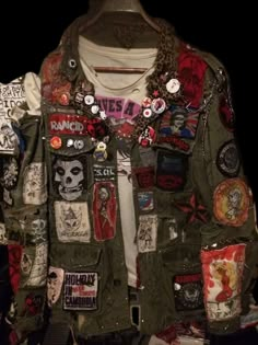 Diy Patch Jacket Ideas, Battle Jacket Ideas, Rocker Fashion, Vest Ideas, Battle Vest