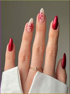 Red Nails With Yellow Dress Christmas Nail Art 2024, Red Nails With Snowflakes, Christmas Nails Inspo 2024, Oval Nails Christmas, Noel Nail Art, Classy Christmas Nails Acrylic, Almond Nails Christmas Designs, Aesthetic Nails Christmas, Red Xmas Nails