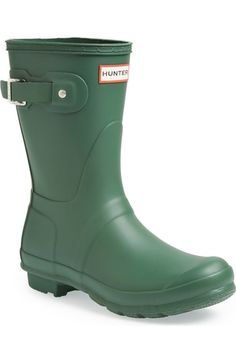 Short Matte Hunters, Hunter Green Hunter Short Rain Boots, Summer Dress Sandals, Cute Rain Boots, Wellies Rain Boots, Boots 2023, Rain Boots Women, Black Umbrella, Short Rain Boots, Spring Denim