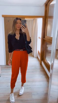 Orange Work Pants Outfit, Pantalon Naranja Outfits, Carrot Pants Outfit, Orange Trousers Outfit, Outfit Pantalon Rojo, Pants Outfit Work, Mustard Pants, Work Wear Outfits, Orange Pants