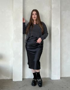 Curve Satin Midi Skirt Plus Size Bottoms -2020AVE Black Midi Skirt For Daywear, Black Relaxed Fit Maxi Skirt For Daywear, Black Relaxed Fit Skirt For Work, Plus Size Satin Skirt Outfit, Black Silk Skirt Outfit, Ootd Plus Size, Silk Skirt Outfit, Satin Skirt Outfit, Black Silk Skirt