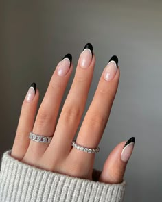 40+ Black and White Nails That Are Trendy Right Now! - Prada & Pearls August Outfits, Nails French Tip, Airbrush App, Easter Fashion, Smink Inspiration, Valentine Nails, Easy Nails