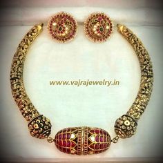 Gold Kanti Necklace, Kanti Necklace Designs, Kanti Necklace, Nakshi Jewellery, Choker With Pendant, Ear Tops, Beautiful Gold Necklaces, Gold Necklace Indian Bridal Jewelry