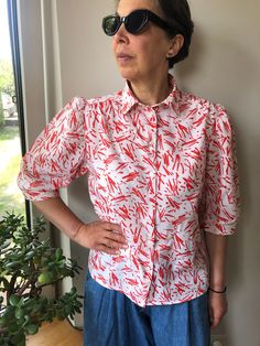 Vintage 80s white and red abstract print short sleeve blouse. Puff sleeve front buttoned blouse. Collared blouse. Summer women's outfit. Cotton colourful blouse. Marked as size 40. 100% cotton. From shoulder to shoulder 15,5" 39cm Bust 40" 102cm Sleeve length 15" 38cm Length 24" 61cm. Non-stretch Printed White Blouse, White Printed Non-stretch Blouse, Trendy Fitted Button-up Shirt, Collared Slim Fit Top For Summer, Slim Fit Collared Top For Summer, Non-stretch Short Sleeve Summer Shirt, Summer Slim Fit Buttoned Tops, Summer Slim Fit Tops With Button Closure, Slim Fit Tops With Button Closure For Summer