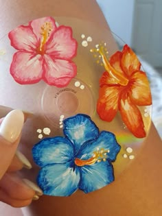 #craft #cd #summer #summervibes #craftsupplies Acrylic Hibiscus Painting, Easy Fun Art Ideas, How To Paint A Hibiscus Flower, Cute Flower Painting Ideas, Hibiscus Painting Easy, Things To Paint On A Big Canvas, Simplistic Painting Ideas, Cute Painting Designs, Paintings Ideas Aesthetic