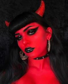 Hell girl Succubus Costume, Demon Makeup, Cool Halloween Makeup, Face Paint Makeup, Scary Halloween Costumes, Face Painting Halloween, Fx Makeup