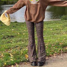 Dolly Leopard Pants 🍂 - Brown Pants - Sour Puff Shop Leopard Flares, Adidas Hose, E Girl Aesthetic, Leopard Print Pants, Leopard Pants, Trendy Pants, Girls Joggers, Hip Style, Denim Chic