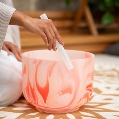 The Marble Crystal Singing Bowls made of high-purity quartz create a very pleasant aura with their sound and design. Their long-lasting, spherical tone spreads when the singing bowl is gently tapped or rubbed so that the energy can be felt in the entire surrounding. The beautifully marbled color of the singing bowls is oriented to the respective matching chakra. You can use Crystal Singing Bowls for a variety of purposes: Chakra healing, meditation, sound therapy, yoga, improving your home Fengs Marble Crystal, Healing House, Crystal Singing Bowls, Chakra Healing Meditation, Womb Healing, Sound Meditation, Sound Bath, Sound Therapy, Tibetan Singing Bowls