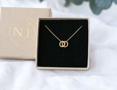 This beautiful necklace features a 24k gold plated circle necklace in a beautiful gift box. P E R S O N A L I S A T I O N∙ ADD ON ∙ Jewellery card ∙  www.etsy.com/uk/listing/789605561 (Birthday, Soul Sister, Friendship cards available)D E T A I L S ∙ made from 925 sterling silver, 24k gold plated∙ eco-friendly jewelry box with foiled pressed NJ Studio logo∙ no receipt included - gift-giving ready!∙ nickel freeAvailable in silver: www.etsy.com/uk/listing/788792801S I Z E∙ 16 in (40 cm)∙ 18 in (45 Circle Gold Plated Jewelry Gift, Gold Plated Circle Jewelry For Gifts, Gold Necklace For Birthday Gift, Gold Plated Circular Jewelry Gift, Gold Plated Circular Jewelry For Gifts, Minimalist Necklace For Birthday Gift, Gold Jewelry Gift Wrapped For Birthday, Gold Minimalist Necklace For Gift, Gold Jewelry With Gift Box