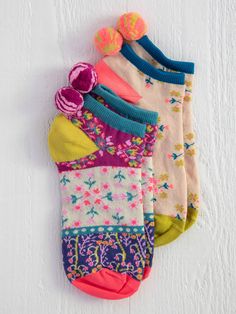 Cute & cozy ankle socks are perfect to wear with Birks, sneakers or just around the house! They make any outfit more fun… you can never have too many! Rolling Tote Bag, Boho Hair Accessories, Sock Cupcakes, Fox Socks, Glitter Socks, Boho Bandeau, Sock Set, Rolling Tote, Ruffled Socks