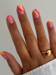 Cute Beach Acrylic Nails, Summer Biab Nails 2024, Nails Art Summer 2024, Short Summer Nail Ideas 2024, Summer Nail 2024 Trends, Summer Biab Nails, Coral Summer Nails, Nail Art Printemps, Gel Nails Neon