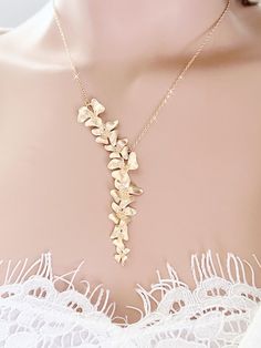 Flower Charm Jewelry For Wedding Gift, Flower Shaped Necklace With Flower Decoration For Wedding, Flower-shaped Necklace With Flower Decoration For Wedding, Wedding Gift Jewelry With Flower Charm, Flower Shaped Wedding Necklace For Valentine's Day, Flower Shaped Necklace For Valentine's Day Wedding, Feminine Gold Necklaces For Bridesmaid Gift, Elegant Gold Flower Necklace For Wedding, Valentine's Day Flower Necklace For Wedding