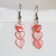 Heart Earrings Diy, Clay Bead Earrings, Craft Jewelry Ideas, Camp Store, Creative Earrings, Keychain Making, Preppy Coquette, Valentines Earrings, Movie Ideas